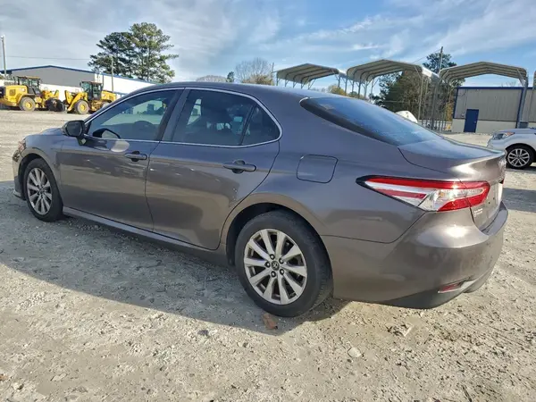 4T1B11HK8JU144760 2018 TOYOTA CAMRY - Image 2