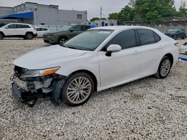 4T1B11HK8JU144774 2018 TOYOTA CAMRY - Image 1