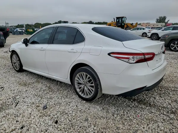 4T1B11HK8JU144774 2018 TOYOTA CAMRY - Image 2