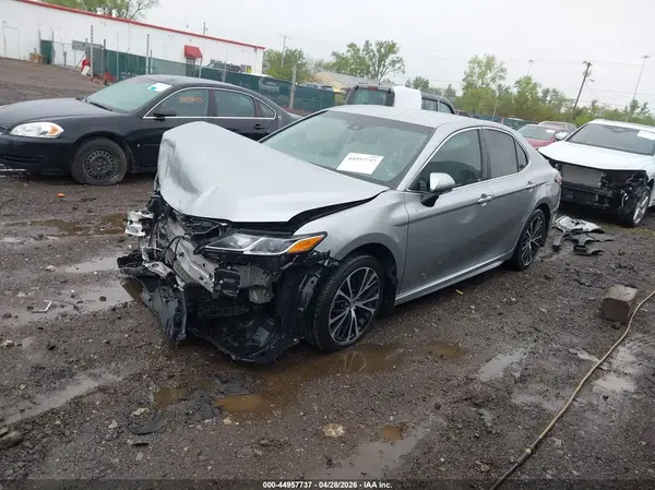 4T1B11HK8JU145343 2018 TOYOTA CAMRY - Image 2