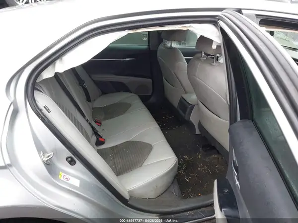4T1B11HK8JU145343 2018 TOYOTA CAMRY - Image 8