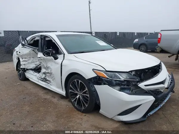 4T1B11HK8JU145391 2018 TOYOTA CAMRY - Image 1