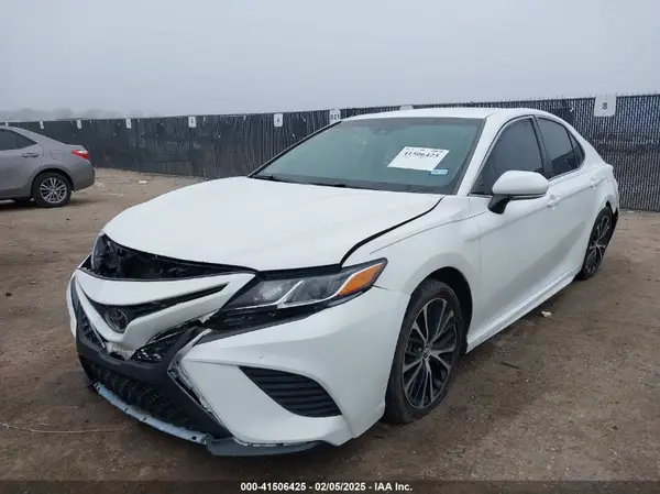 4T1B11HK8JU145391 2018 TOYOTA CAMRY - Image 2