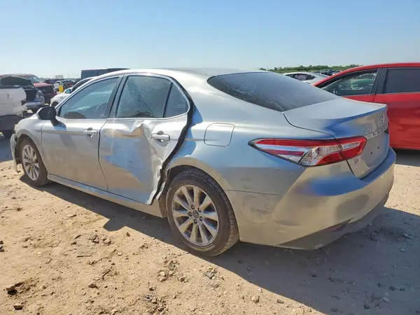4T1B11HK8JU145861 2018 TOYOTA CAMRY - Image 2