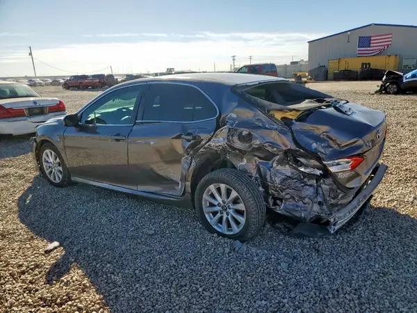 4T1B11HK8JU146217 2018 TOYOTA CAMRY - Image 2