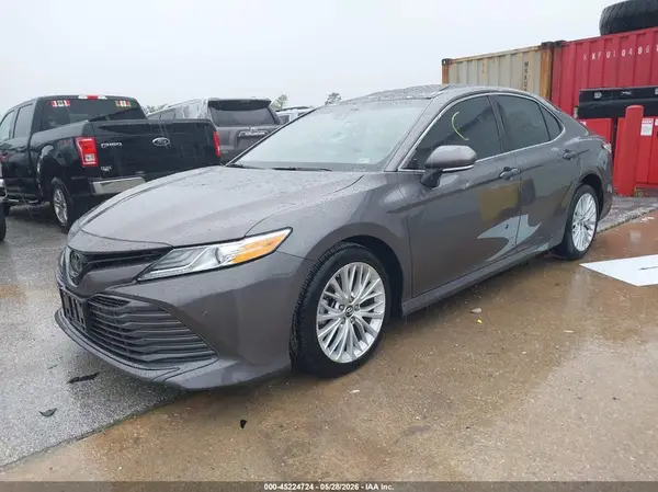 4T1B11HK8JU147075 2018 TOYOTA CAMRY - Image 2