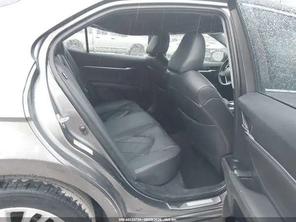 4T1B11HK8JU147075 2018 TOYOTA CAMRY - Image 8