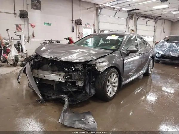 4T1B11HK8JU147352 2018 TOYOTA CAMRY - Image 2
