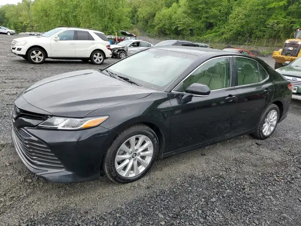 4T1B11HK8JU147593 2018 TOYOTA CAMRY - Image 1