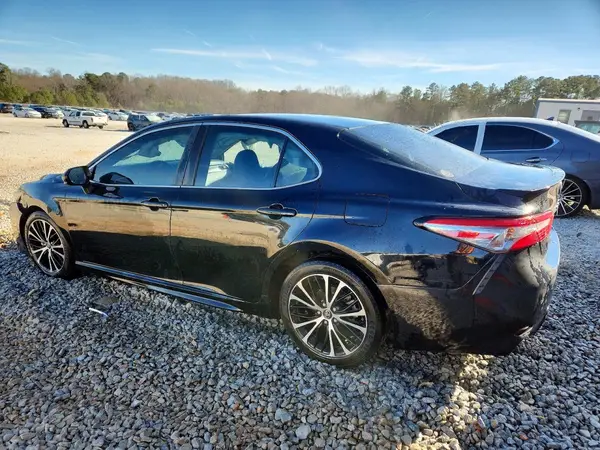 4T1B11HK8JU148064 2018 TOYOTA CAMRY - Image 2