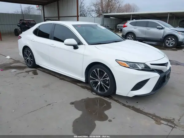 4T1B11HK8JU148971 2018 TOYOTA CAMRY - Image 1