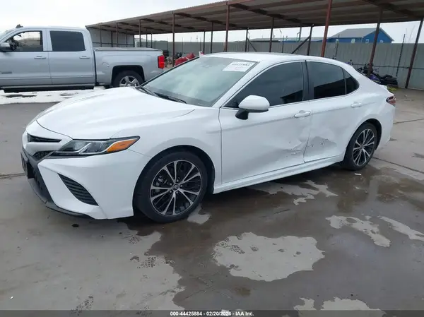 4T1B11HK8JU148971 2018 TOYOTA CAMRY - Image 2