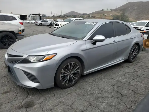 4T1B11HK8JU149182 2018 TOYOTA CAMRY - Image 1