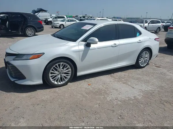 4T1B11HK8JU150543 2018 TOYOTA CAMRY - Image 2
