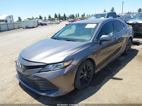 4T1B11HK8JU151711 2018 TOYOTA CAMRY - Image 2