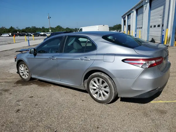 4T1B11HK8JU152051 2018 TOYOTA CAMRY - Image 2