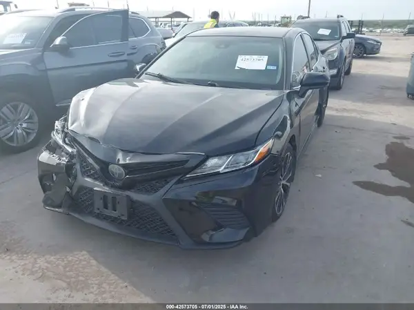 4T1B11HK8JU152633 2018 TOYOTA CAMRY - Image 2