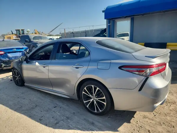 4T1B11HK8JU154382 2018 TOYOTA CAMRY - Image 2