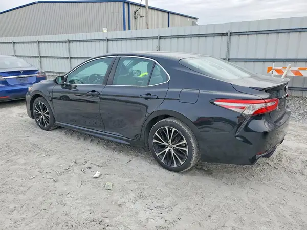 4T1B11HK8JU155354 2018 TOYOTA CAMRY - Image 2