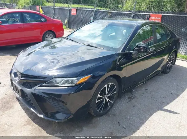 4T1B11HK8JU155614 2018 TOYOTA CAMRY - Image 2