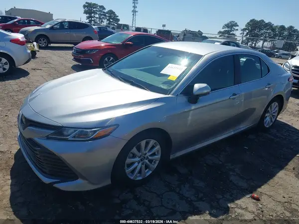 4T1B11HK8JU155841 2018 TOYOTA CAMRY - Image 2