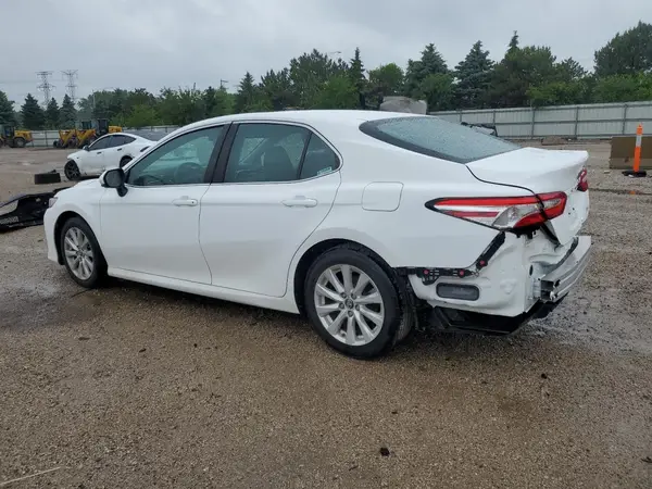 4T1B11HK8JU155922 2018 TOYOTA CAMRY - Image 2