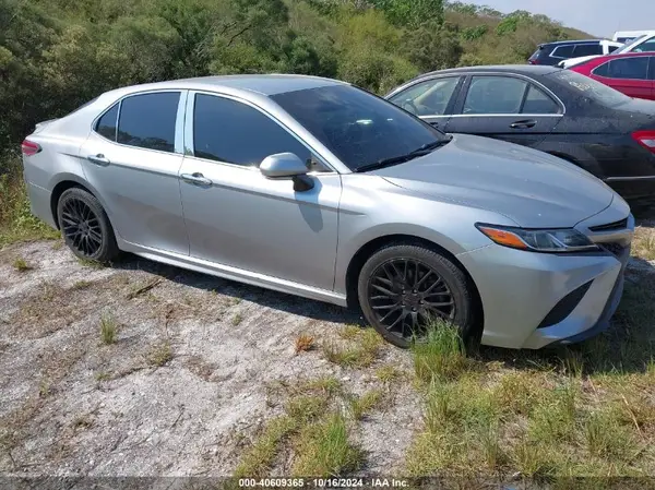 4T1B11HK8JU155953 2018 TOYOTA CAMRY - Image 1