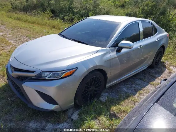 4T1B11HK8JU155953 2018 TOYOTA CAMRY - Image 2
