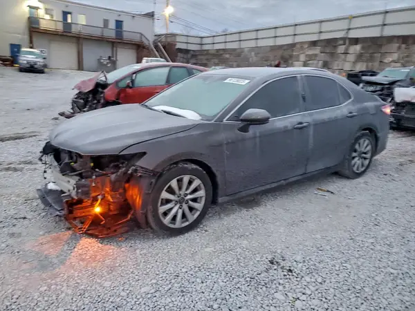 4T1B11HK8JU157508 2018 TOYOTA CAMRY - Image 1