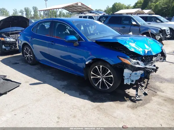 4T1B11HK8JU158058 2018 TOYOTA CAMRY - Image 1