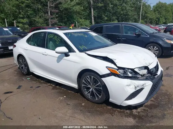 4T1B11HK8JU159405 2018 TOYOTA CAMRY - Image 1