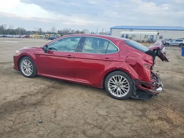 4T1B11HK8JU501614 2018 TOYOTA CAMRY - Image 2