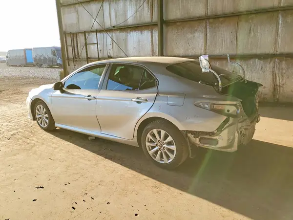 4T1B11HK8JU501662 2018 TOYOTA CAMRY - Image 2