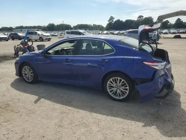 4T1B11HK8JU506697 2018 TOYOTA CAMRY - Image 2