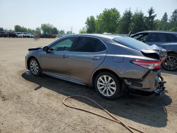 4T1B11HK8JU506781 2018 TOYOTA CAMRY - Image 2