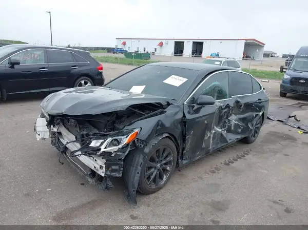 4T1B11HK8JU511009 2018 TOYOTA CAMRY - Image 2