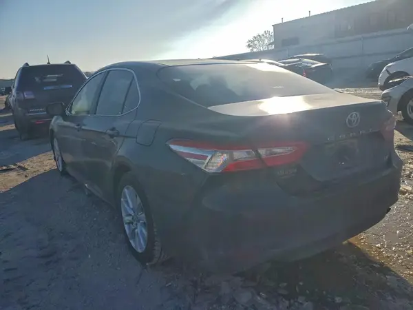 4T1B11HK8JU511091 2018 TOYOTA CAMRY - Image 2