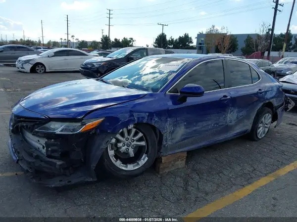 4T1B11HK8JU511169 2018 TOYOTA CAMRY - Image 2