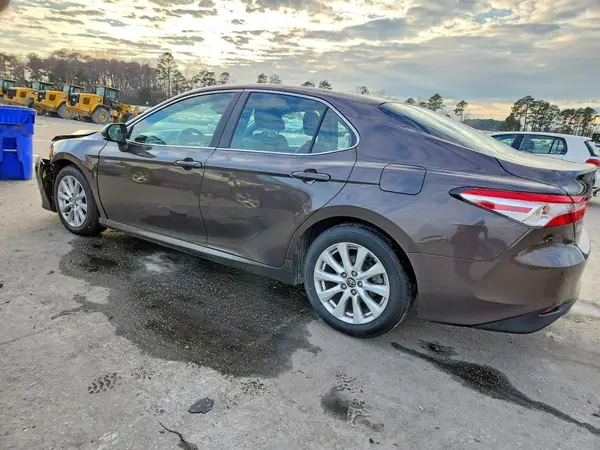 4T1B11HK8JU514282 2018 TOYOTA CAMRY - Image 2