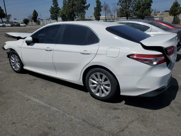 4T1B11HK8JU516520 2018 TOYOTA CAMRY - Image 2