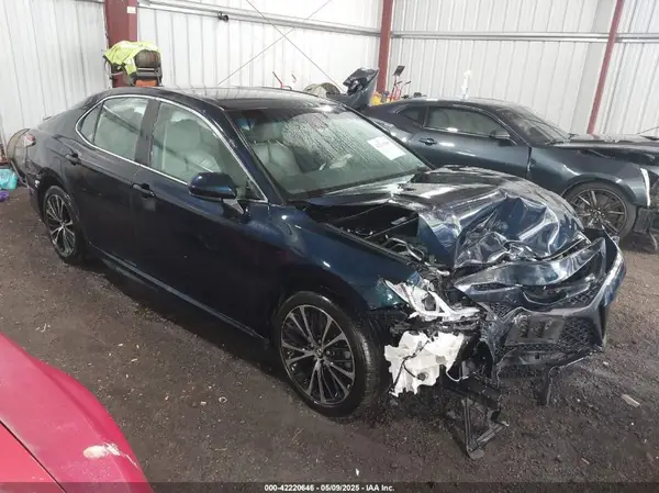 4T1B11HK8JU517019 2018 TOYOTA CAMRY - Image 1
