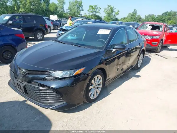 4T1B11HK8JU518185 2018 TOYOTA CAMRY - Image 2