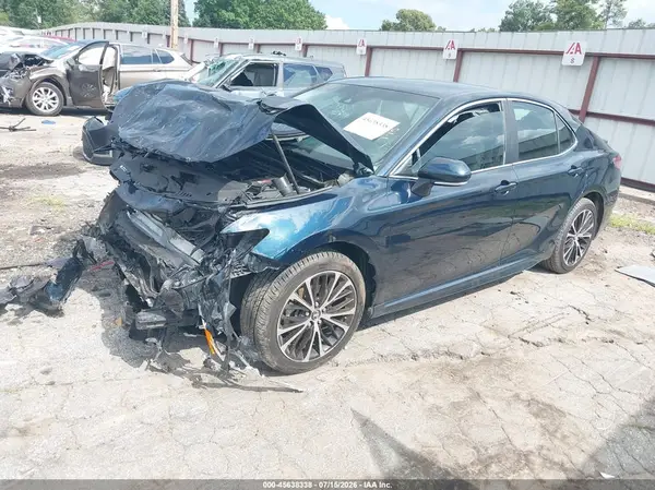 4T1B11HK8JU518588 2018 TOYOTA CAMRY - Image 2