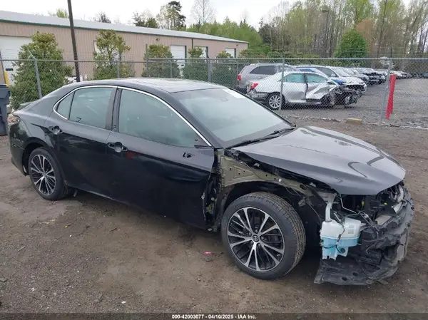 4T1B11HK8JU519613 2018 TOYOTA CAMRY - Image 1