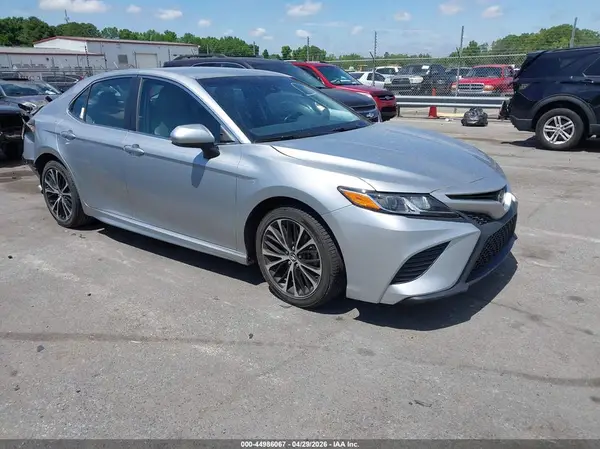 4T1B11HK8JU519871 2018 TOYOTA CAMRY - Image 1