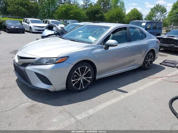 4T1B11HK8JU519871 2018 TOYOTA CAMRY - Image 2