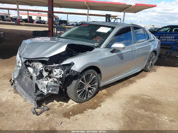 4T1B11HK8JU520017 2018 TOYOTA CAMRY - Image 2