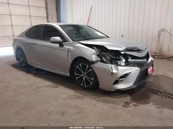4T1B11HK8JU520907 2018 TOYOTA CAMRY - Image 1