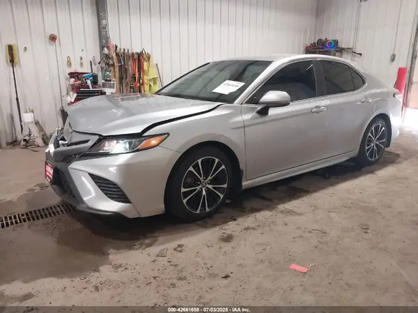4T1B11HK8JU520907 2018 TOYOTA CAMRY - Image 2