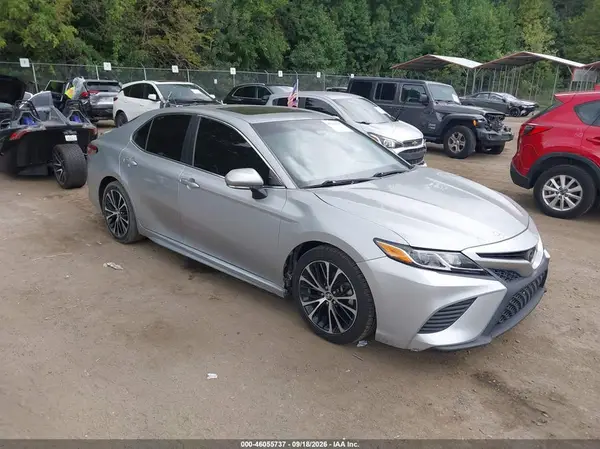 4T1B11HK8JU521622 2018 TOYOTA CAMRY - Image 1